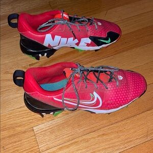 Nike Fastflex Youth Red and Black Cleats Sneakers